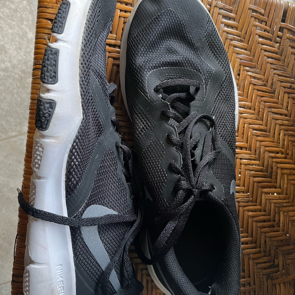 Exc! Nike Black 14W Men’s Sneakers